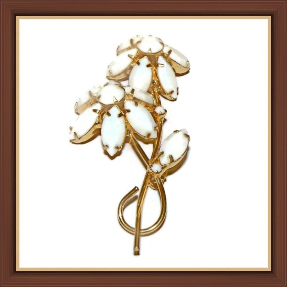 Vintage Three Dimensional White Milk Glass Flower Brooch - Picture 7 of 10